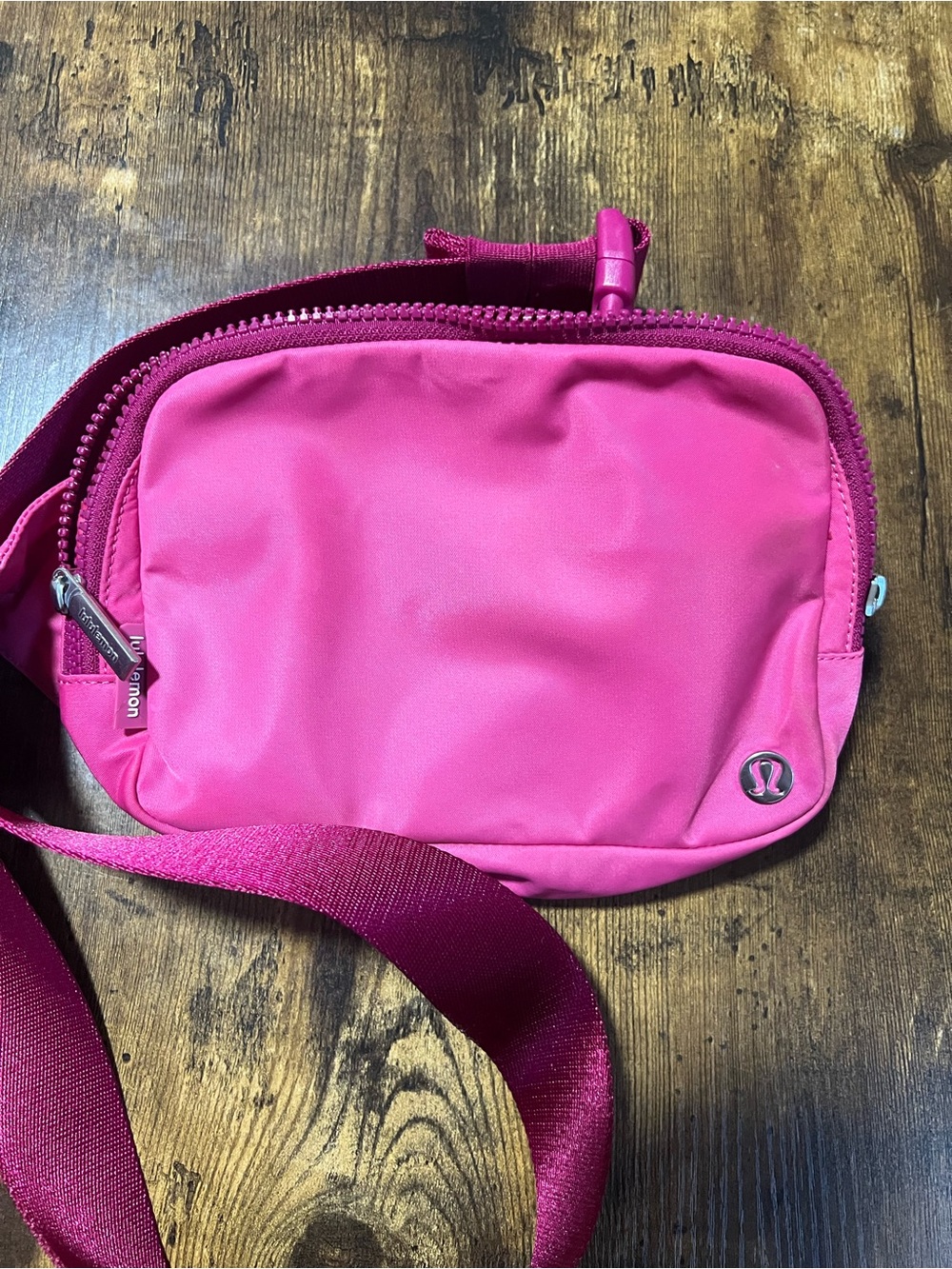Lululemon Everywhere Belt Bag 2L | Raspberry Coulis Wild Berry - Picture 2 of 3